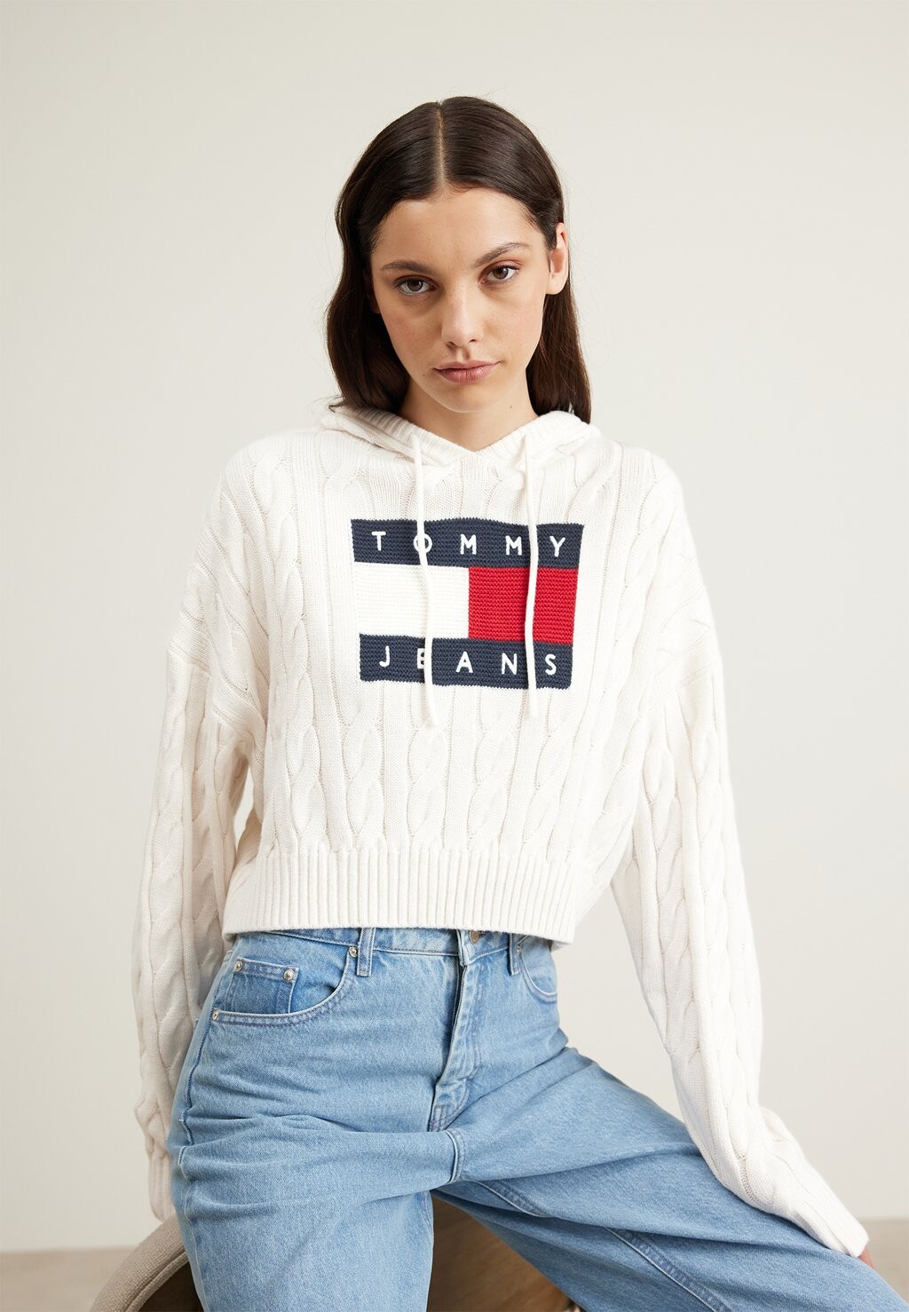 

Худи Tommy Jeans
