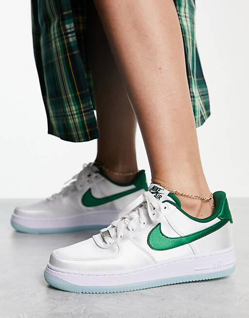 

Бело-зеленые атласные кроссовки Nike Air Force 1 '07, Зеленый