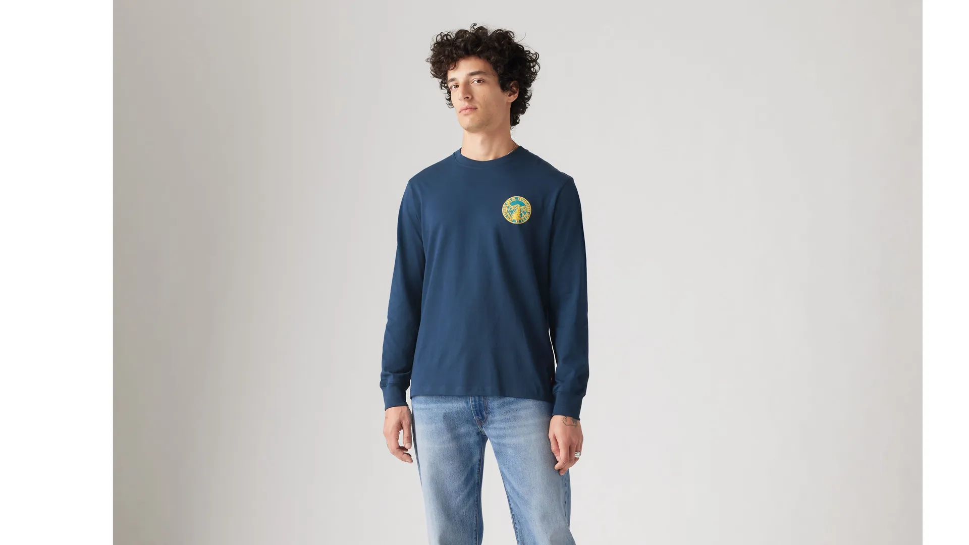 

Футболка свободного кроя с длинными рукавами и графическим рисунком Levi's, синий