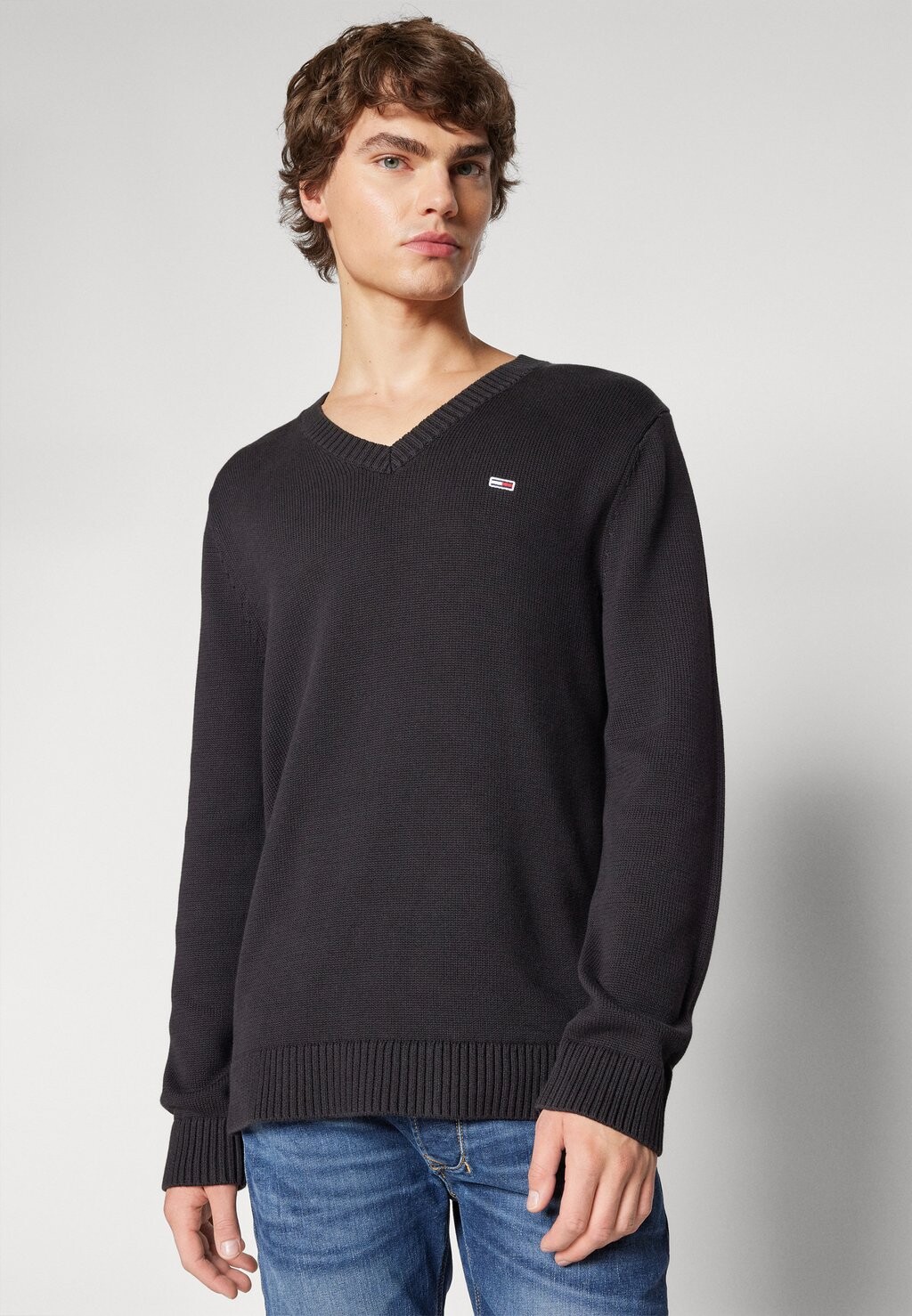 

Джемпер SLIM ESSENTIAL V NECK Tommy Hilfiger, черный