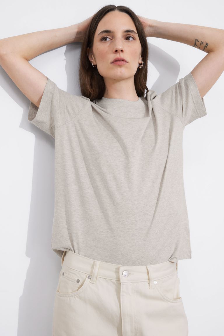 Свободная футболка и другие истории H&M, бежевый блуза eldar нарядный стиль короткий рукав флористический принт размер s бежевый