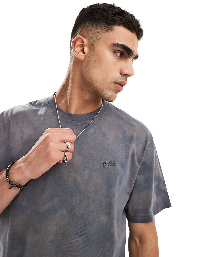 

Pull&Bear – футболка графитового цвета