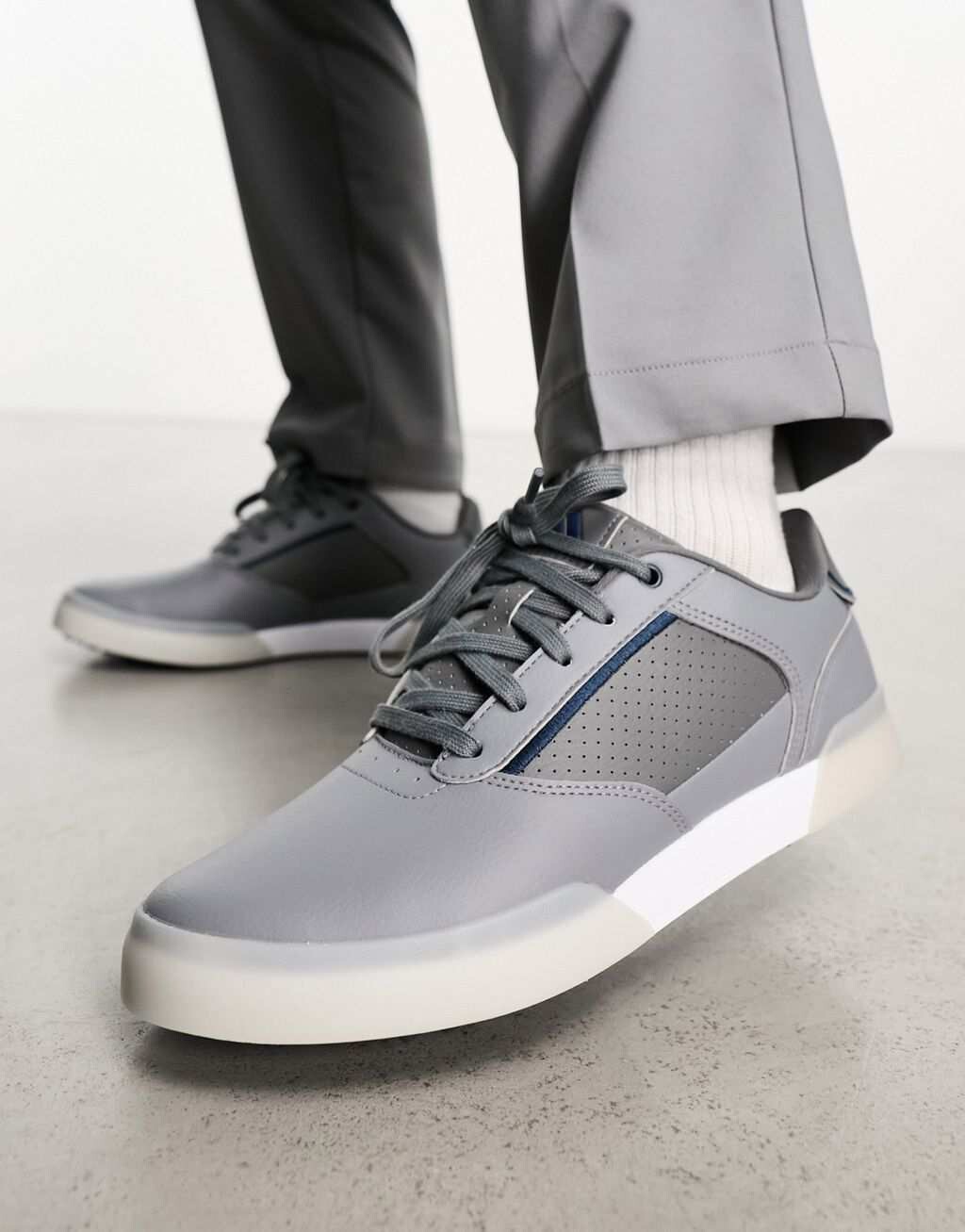 

Серые кроссовки adidas Golf Retrocross