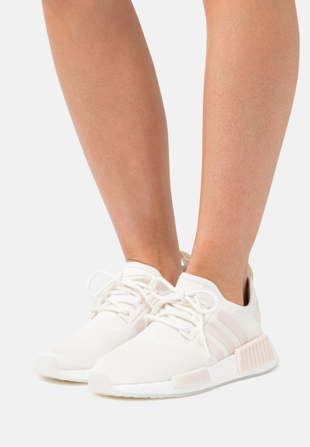 

Кроссовки adidas Originals NMD R1 W, цвет off white/quartz/footwear white, Белый