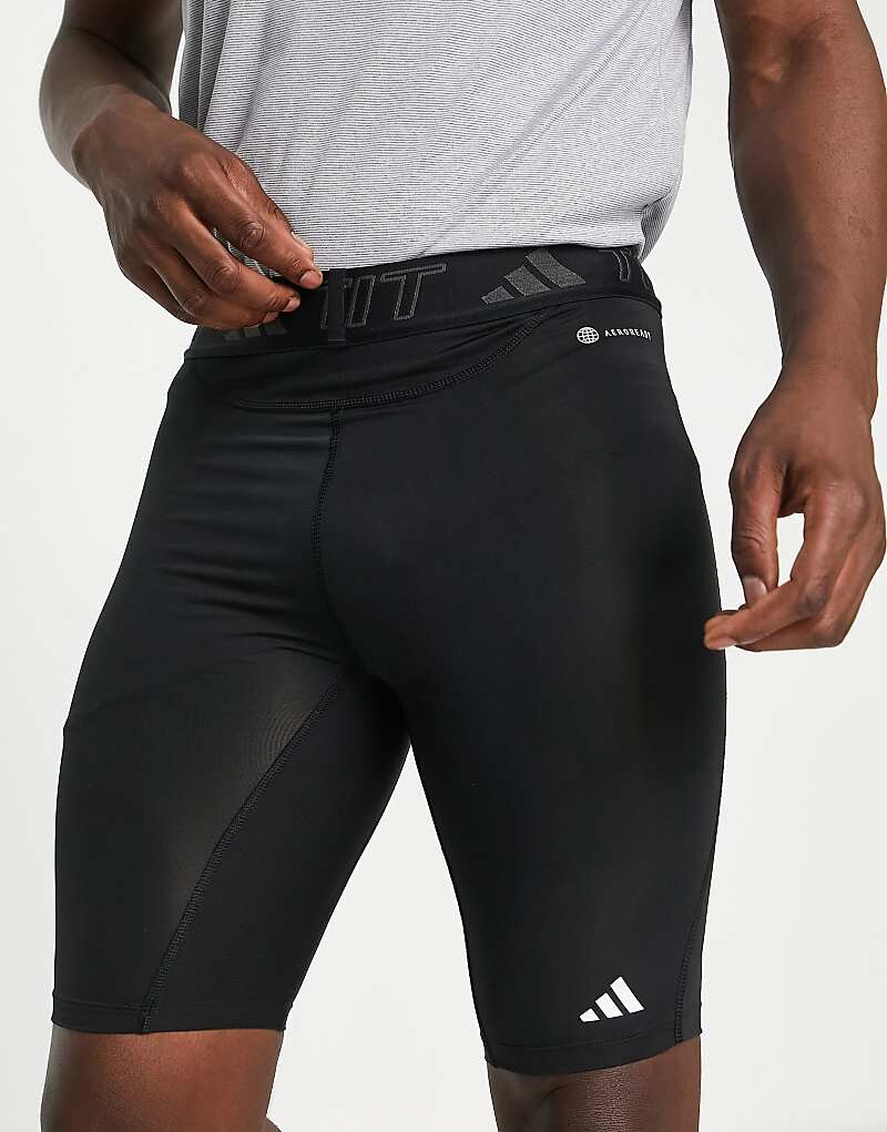 

adidas Training – Techfit – Черные шорты