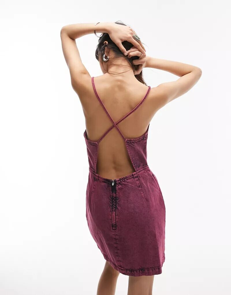 

Розовое джинсовое платье Topshop