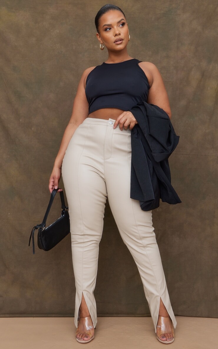 

PrettyLittleThing Узкие брюки из искусственной кожи Plus с разрезом по краю