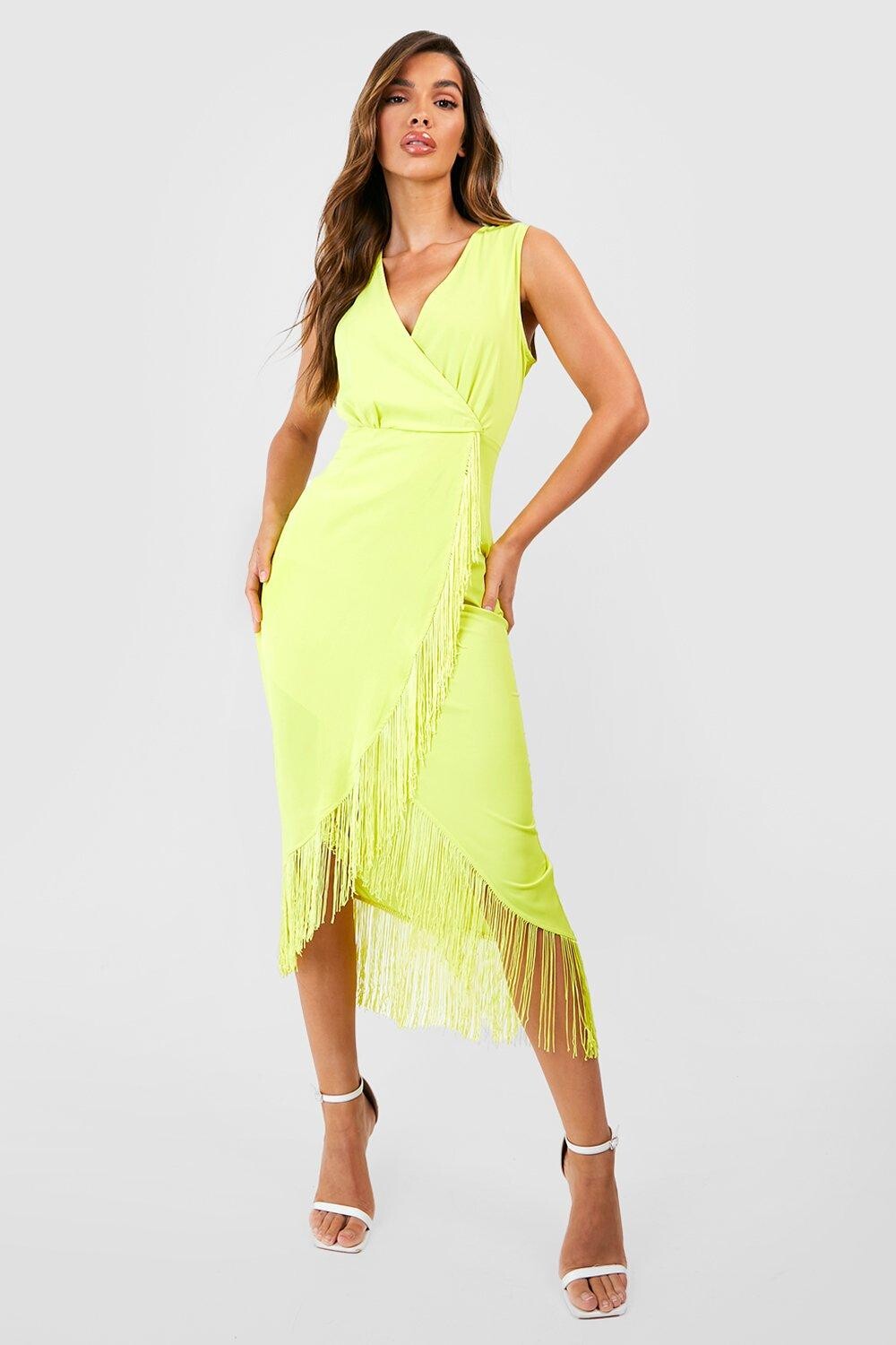 

Платье миди с запахом и кистками Boohoo, лаймовый