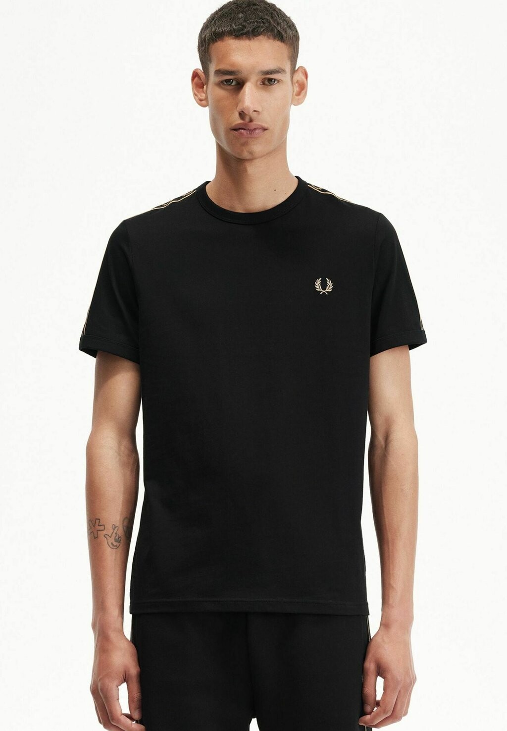 

Футболка с принтом CON FETTUCCIA Fred Perry, черный