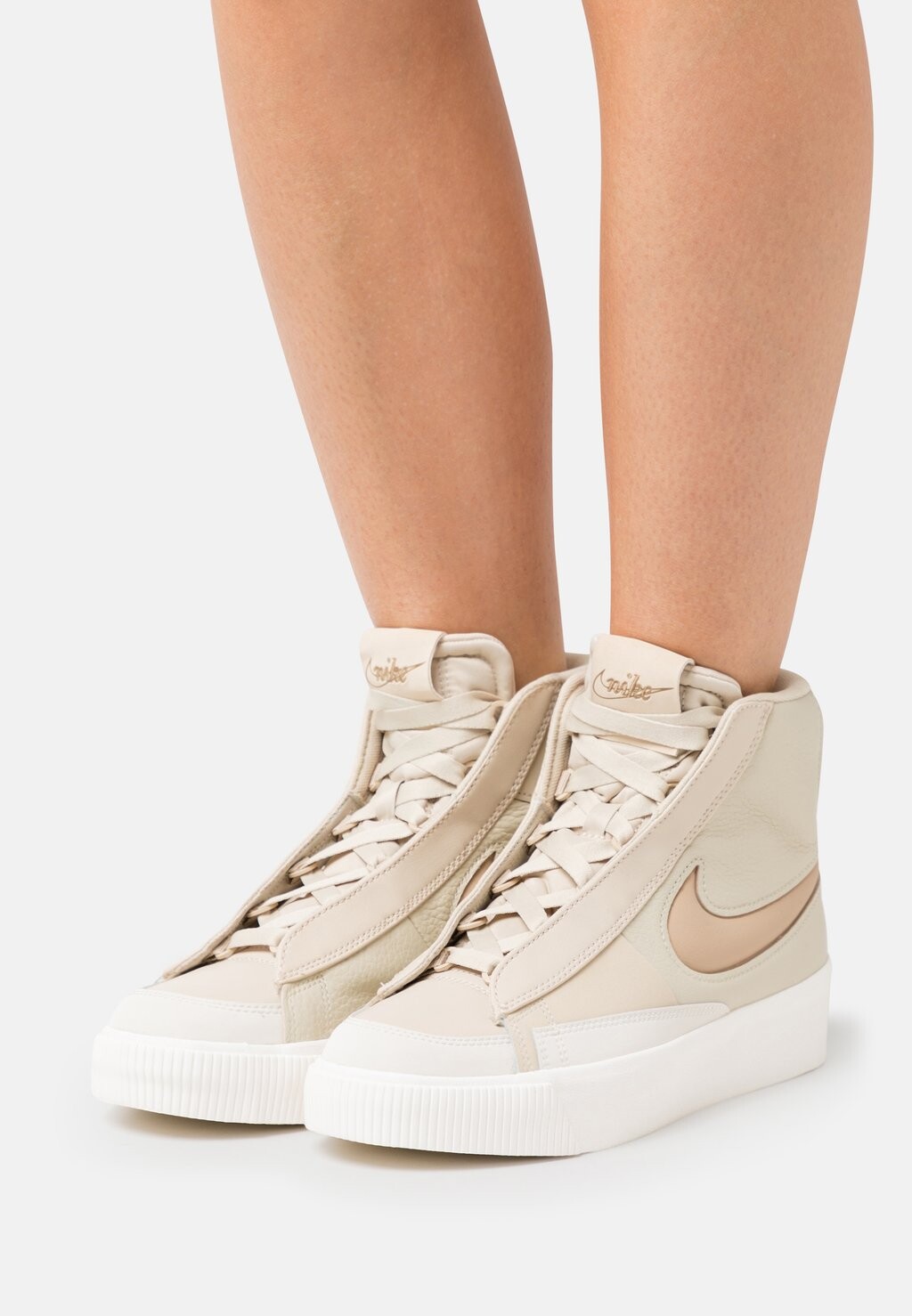 

Высокие кроссовки Nike