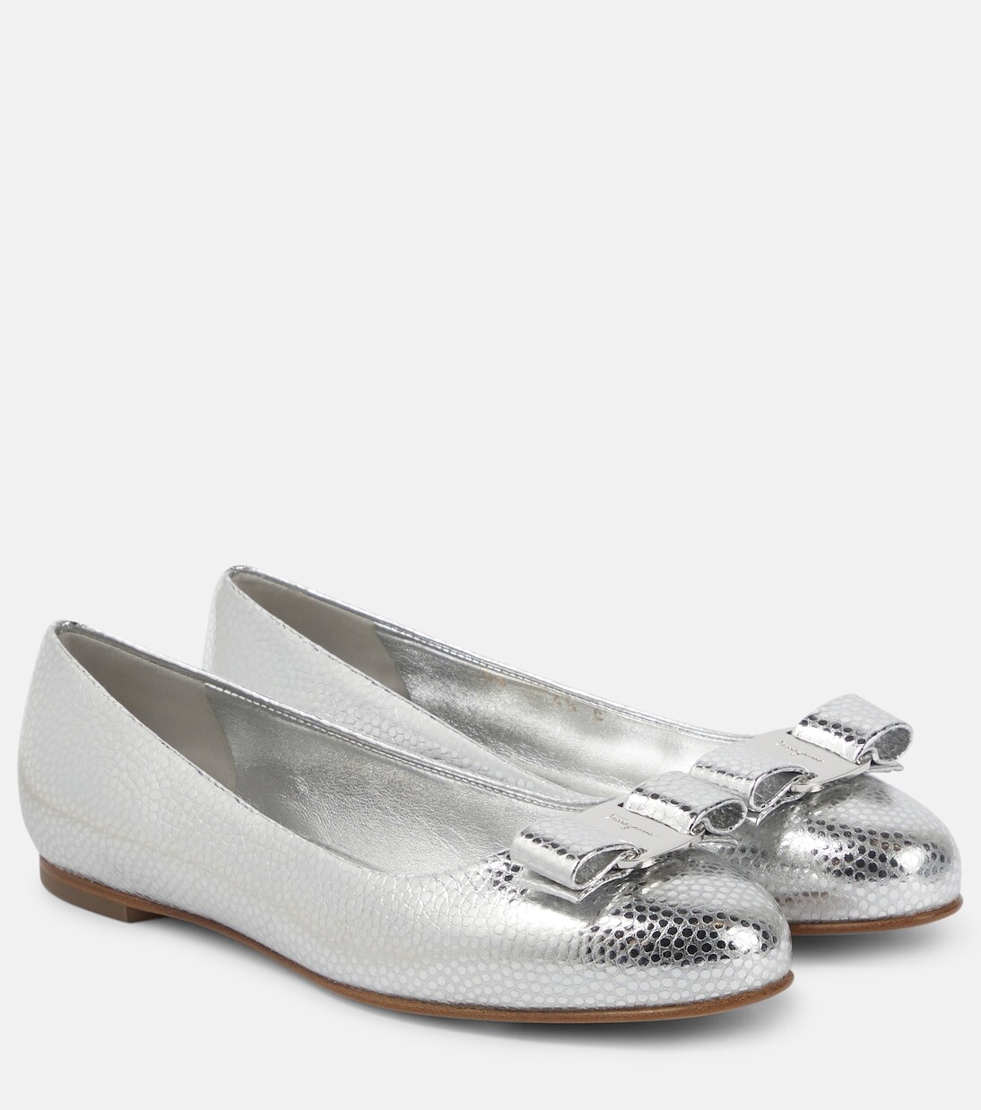 

Кожаные балетки vara с эффектом металлик Ferragamo, серебро