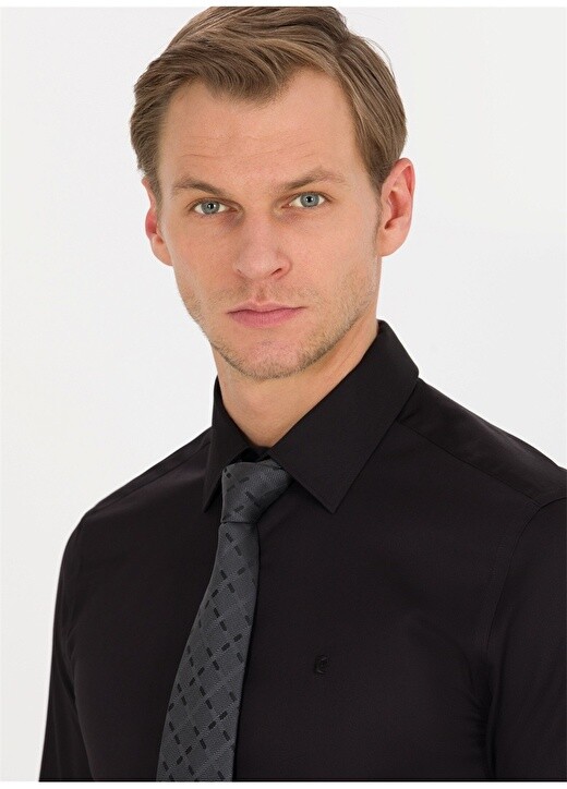 

Обычная черная мужская рубашка Slim Fit с классическим воротником Pierre Cardin