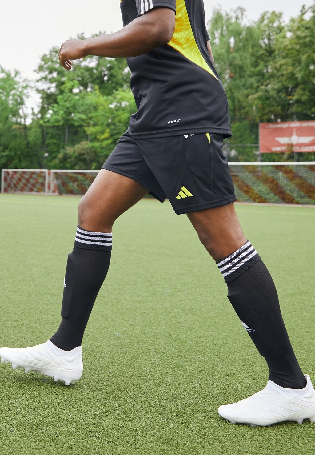 

Спортивные брюки Adidas