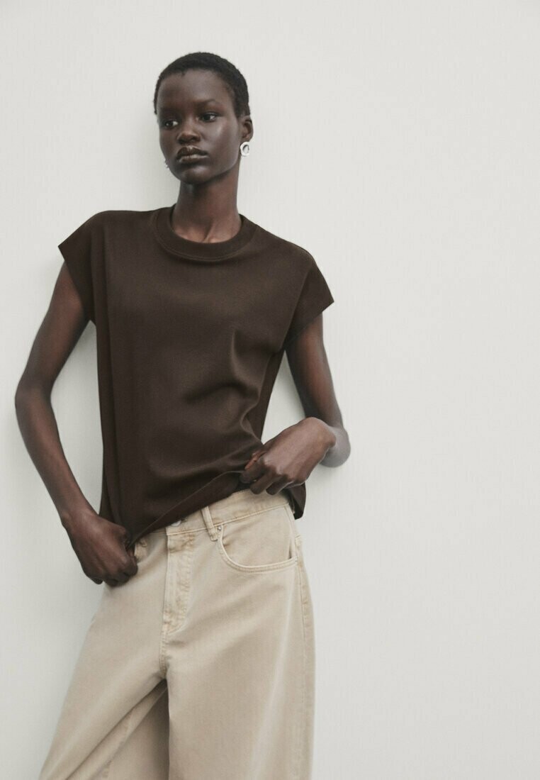 

Базовая футболка Drop Sleeve Massimo Dutti, цвет dark brown