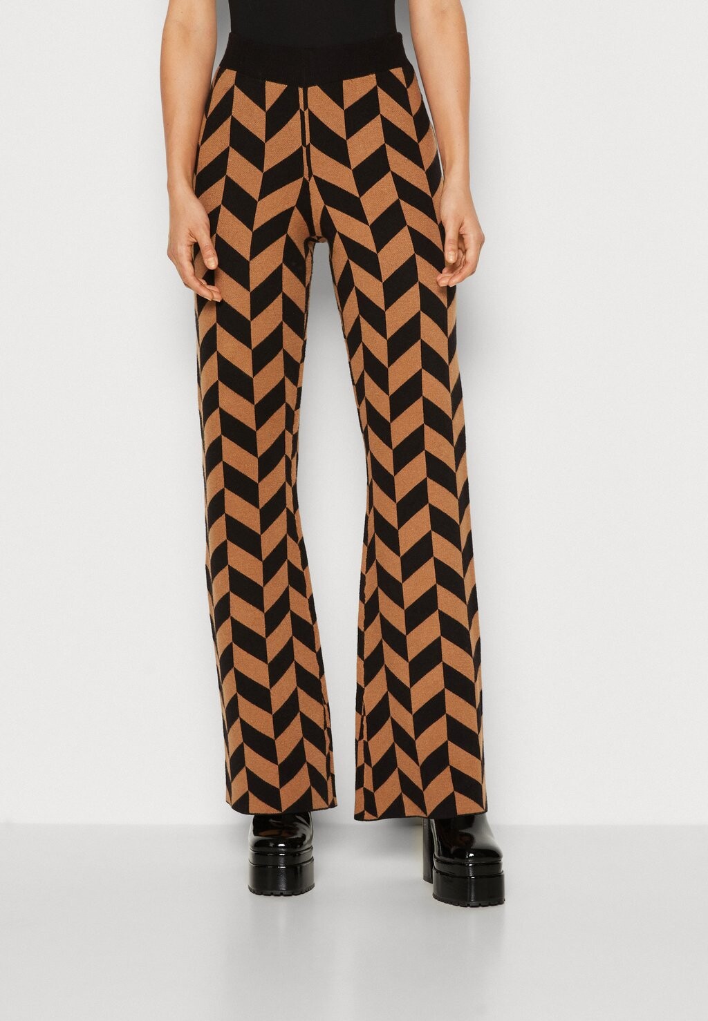 

Брюки Onlenya Pants ONLY, цвет black/toasted coconut