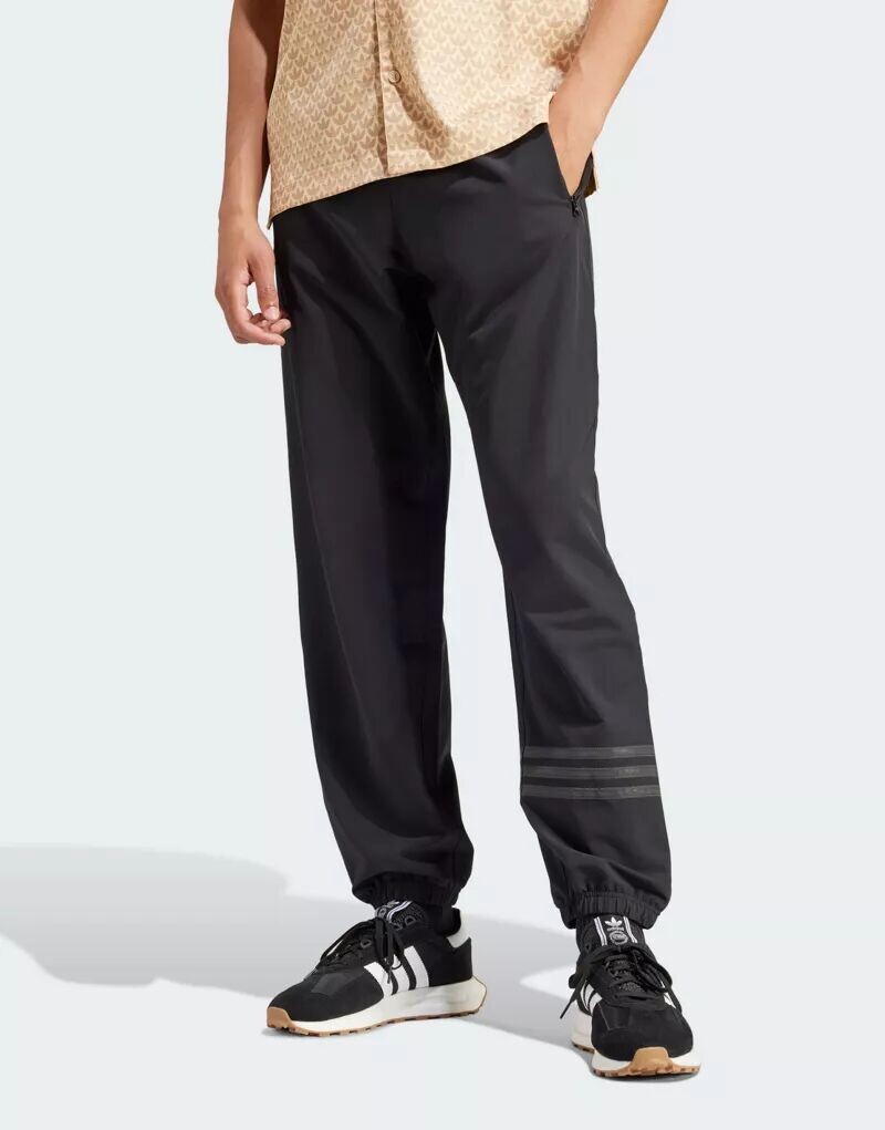 

Черные спортивные брюки adidas Originals Street Neuclassic