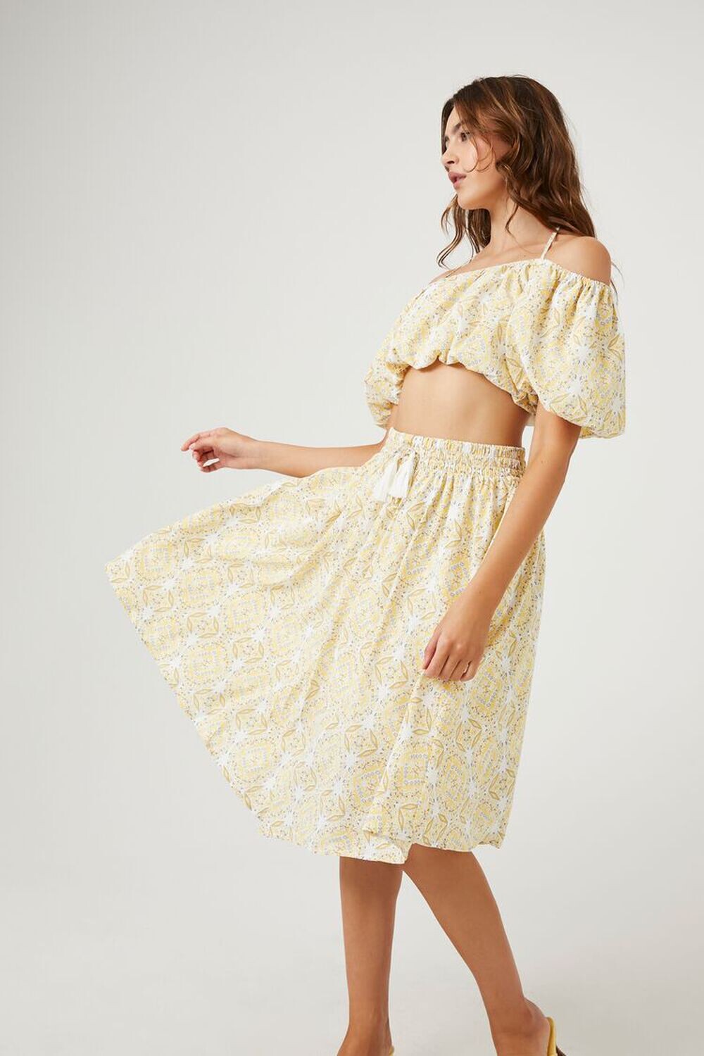 

Комплект из укороченного топа и юбки с декоративным принтом Forever 21, желтый