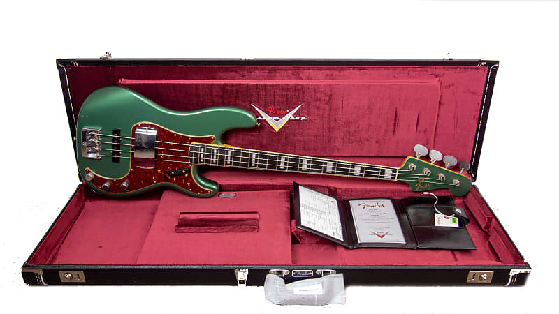

Басс гитара Fender Custom Shop LTD P-Bass Special - Aged Sherwood Green Journey Man finish - Rosewood FB/Block inlays- Matching Headstock - 9.3 pounds -Serial# CZ575302