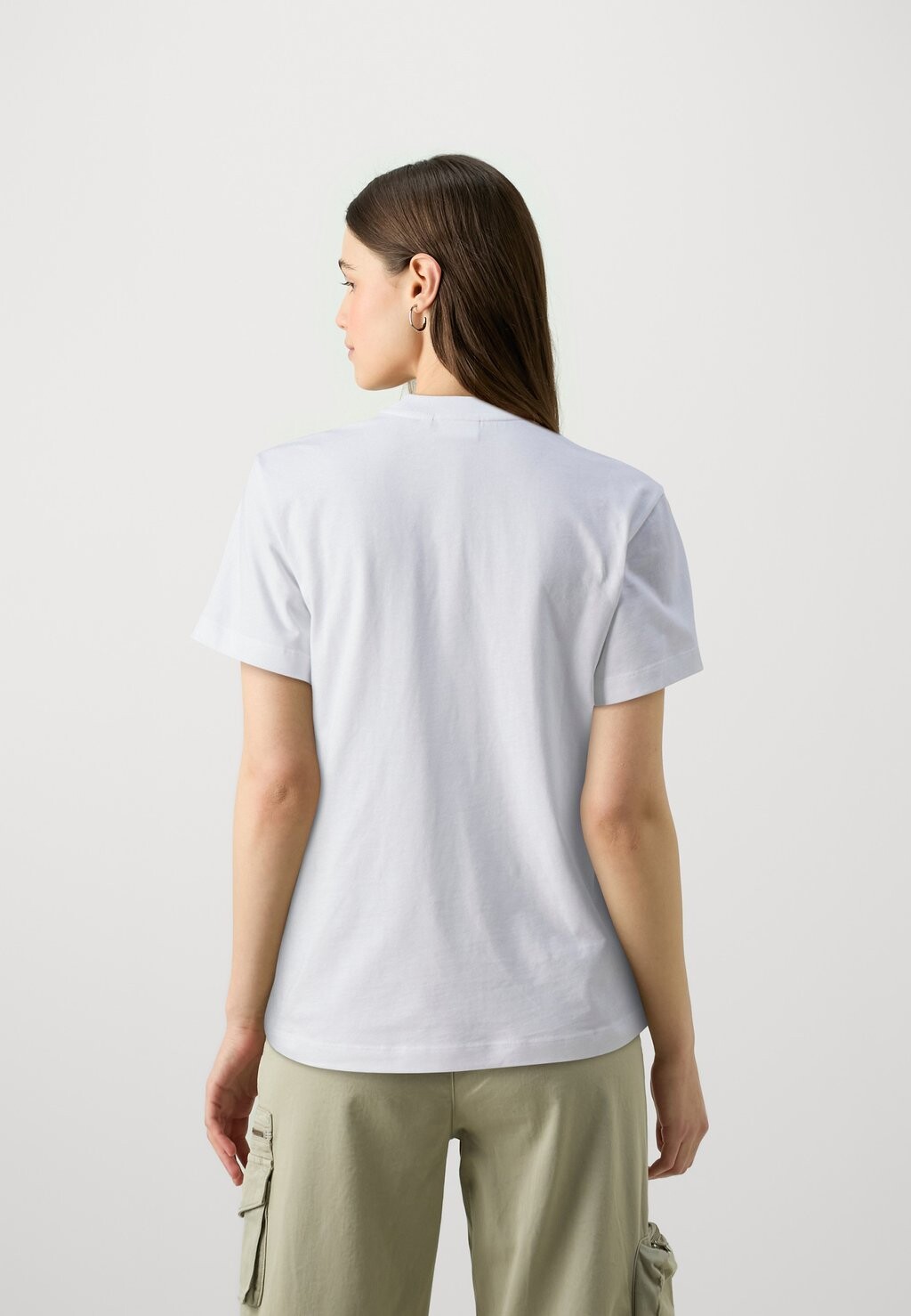 

Базовая футболка Multi Logo Regular Calvin Klein, ярко-белая