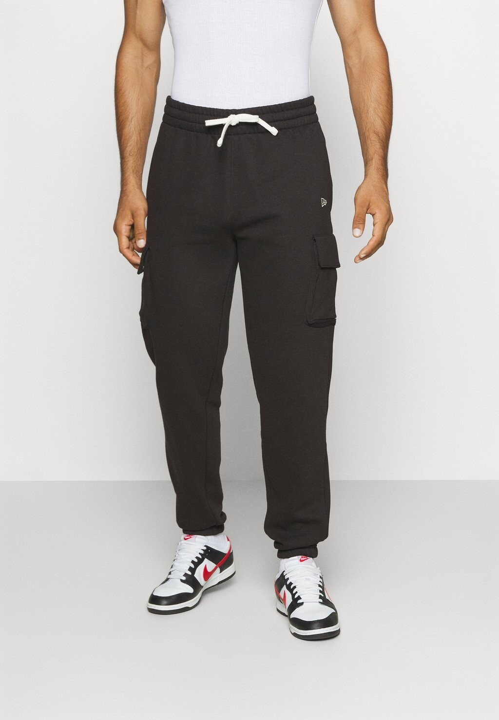 

Спортивные брюки Cargo New Era, цвет black/white