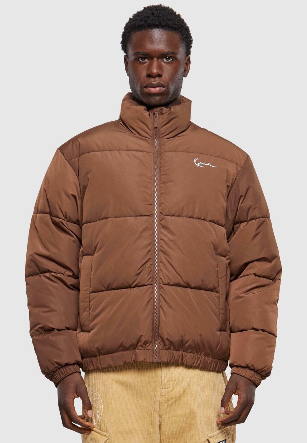 

Куртка Karl Kani ПУФФЕР UNISEX CHEST SIGNATURE PUFFER, коричневый