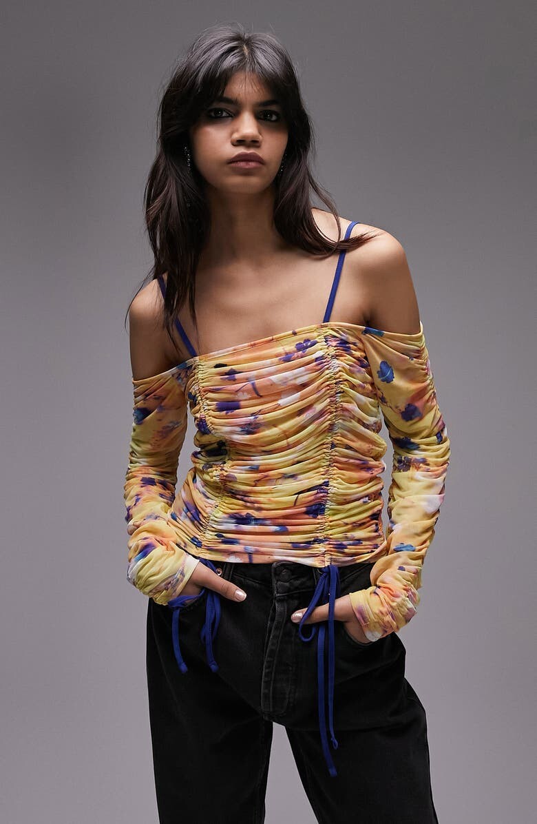 

Топ с открытыми плечами и рюшами TOPSHOP