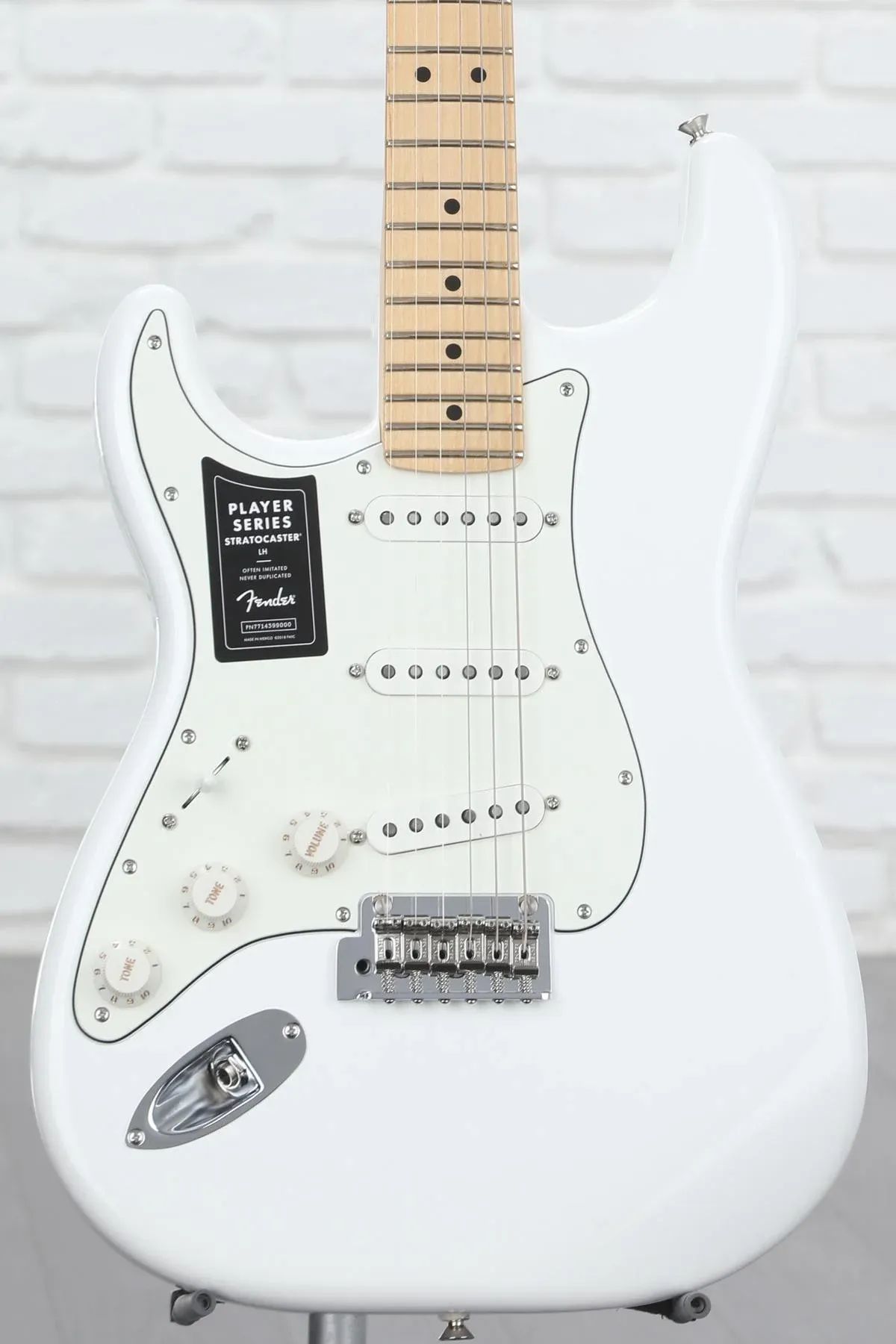 

Fender Player Stratocaster для левой руки — полярный белый, с кленовой накладкой на гриф