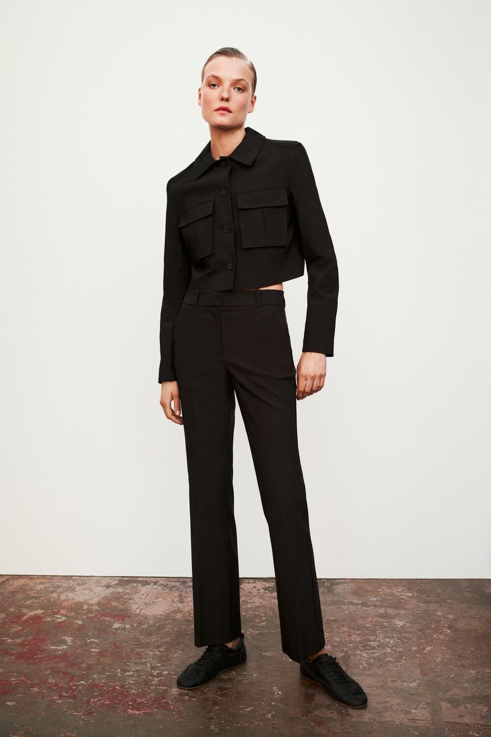 

Короткая куртка с рубашечным воротником ZARA, черный