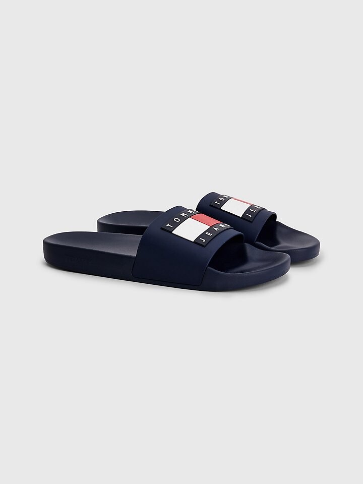 

горка у бассейна Tommy Jeans