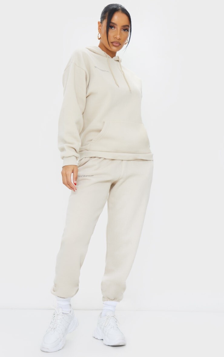 

PrettyLittleThing Logo Sand Est 2012 Джоггеры