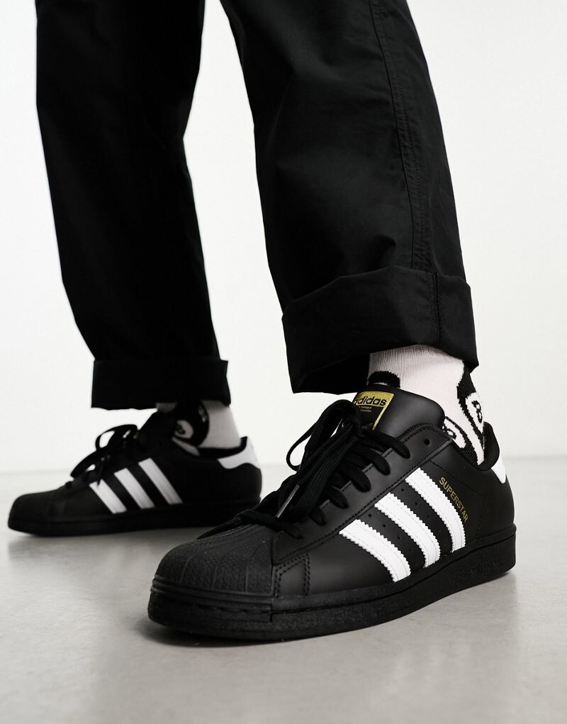 

Черно-белые кроссовки adidas Superstar