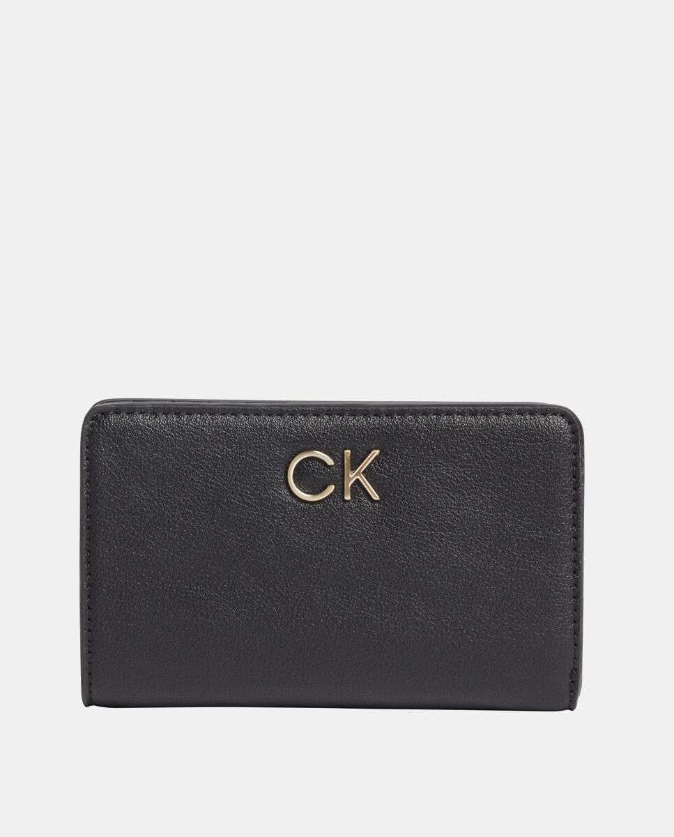 

Средний черный кошелек с фирменной аппликацией Calvin Klein, черный