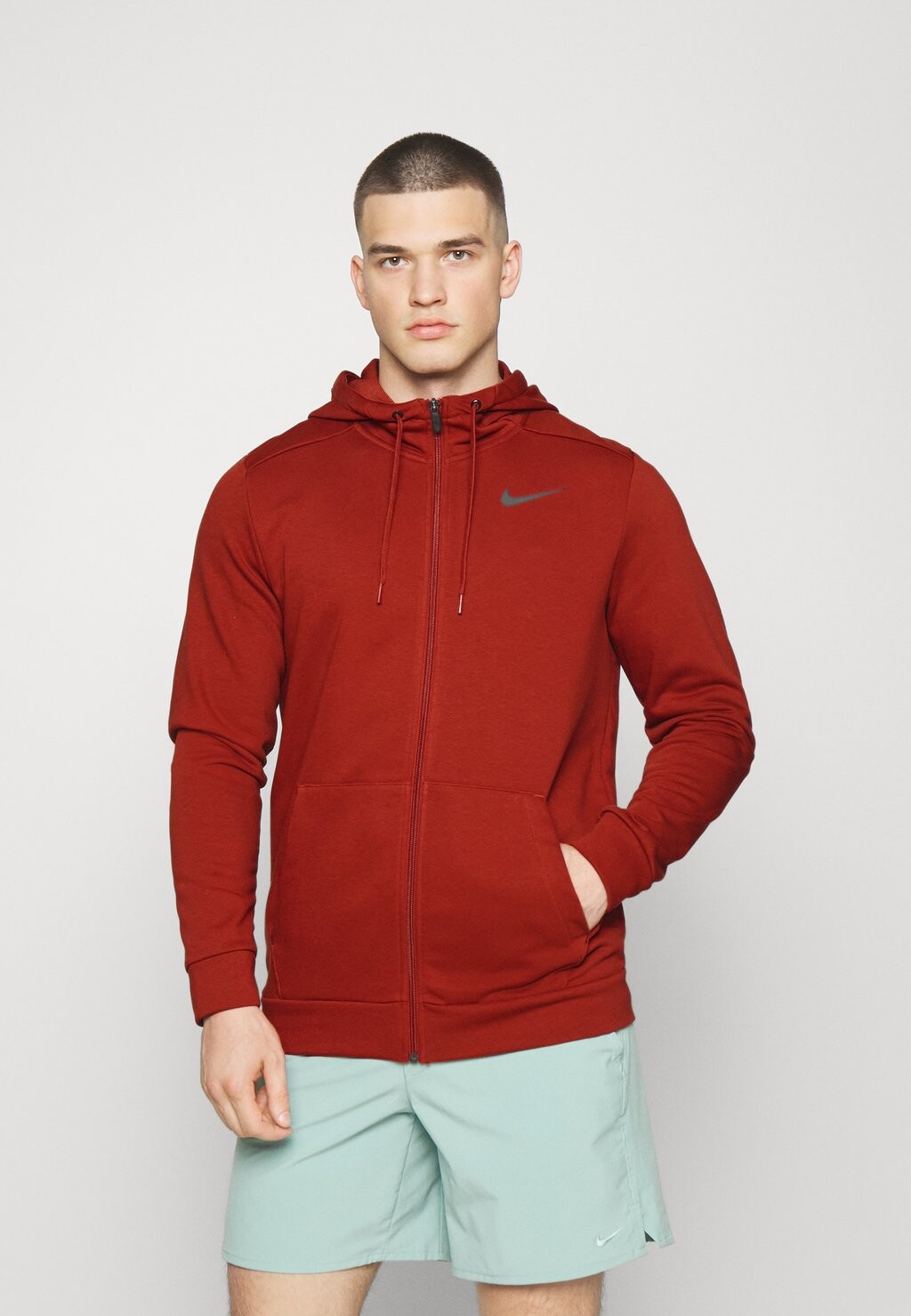 

Толстовка на молнии Nike