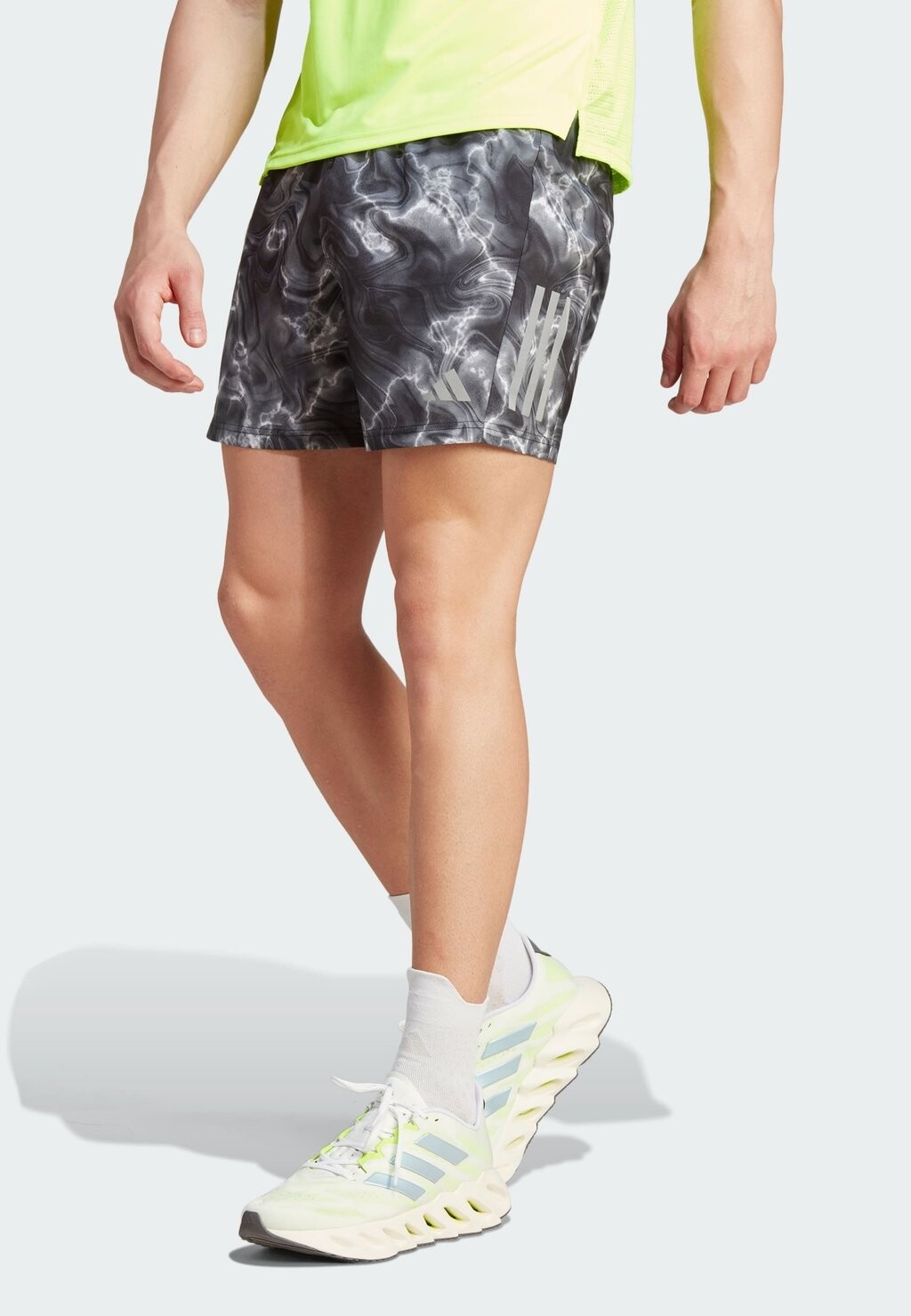 

Спортивные шорты Adidas