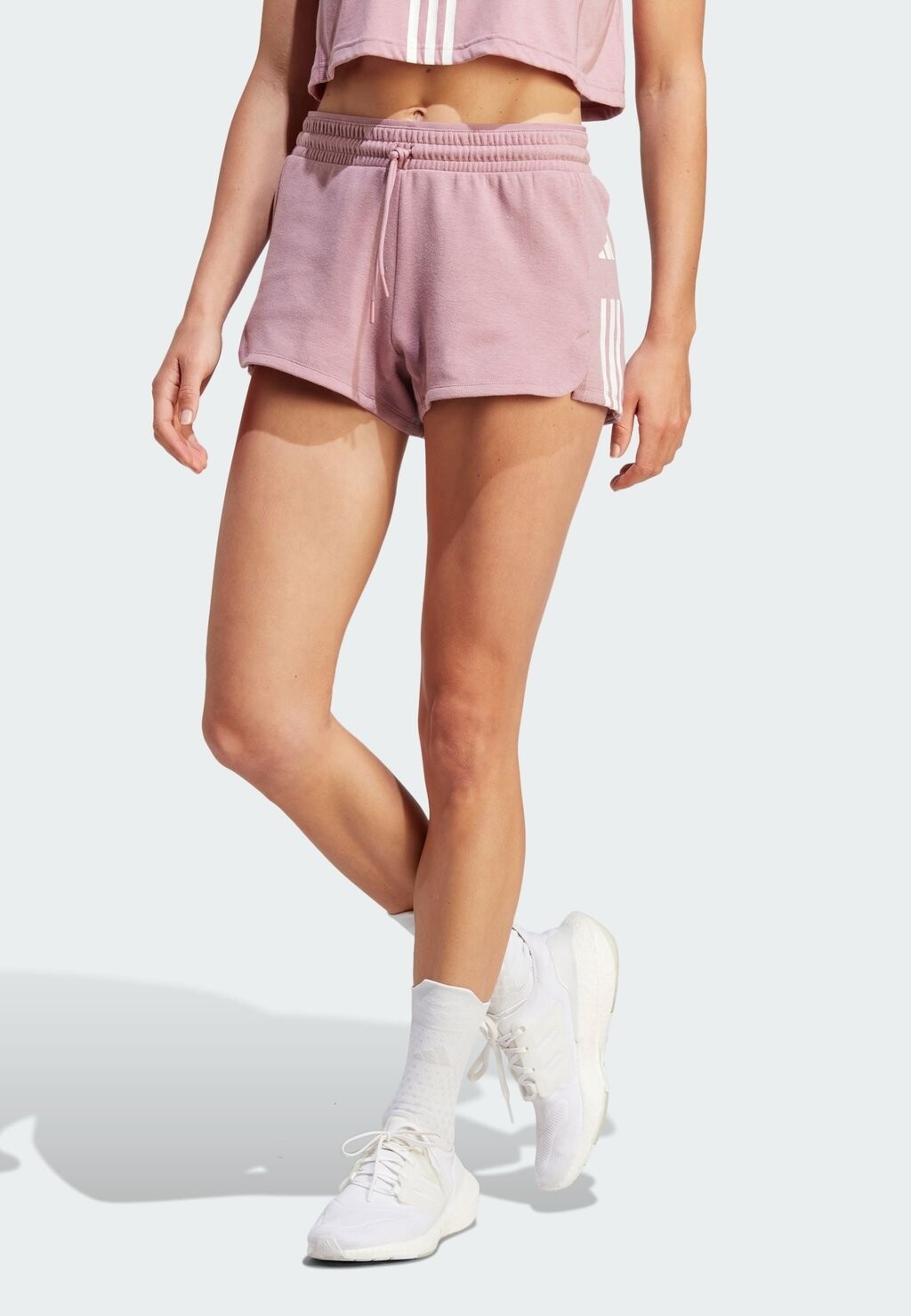 

Спортивные шорты Adidas