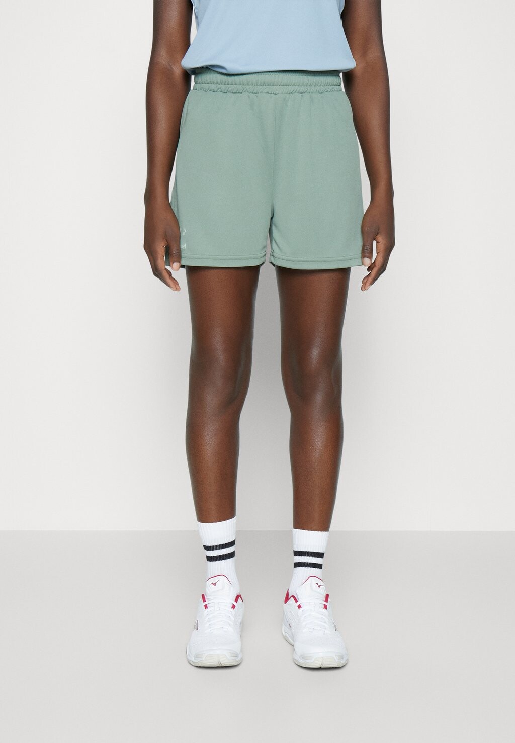 

Спортивные шорты Hummel