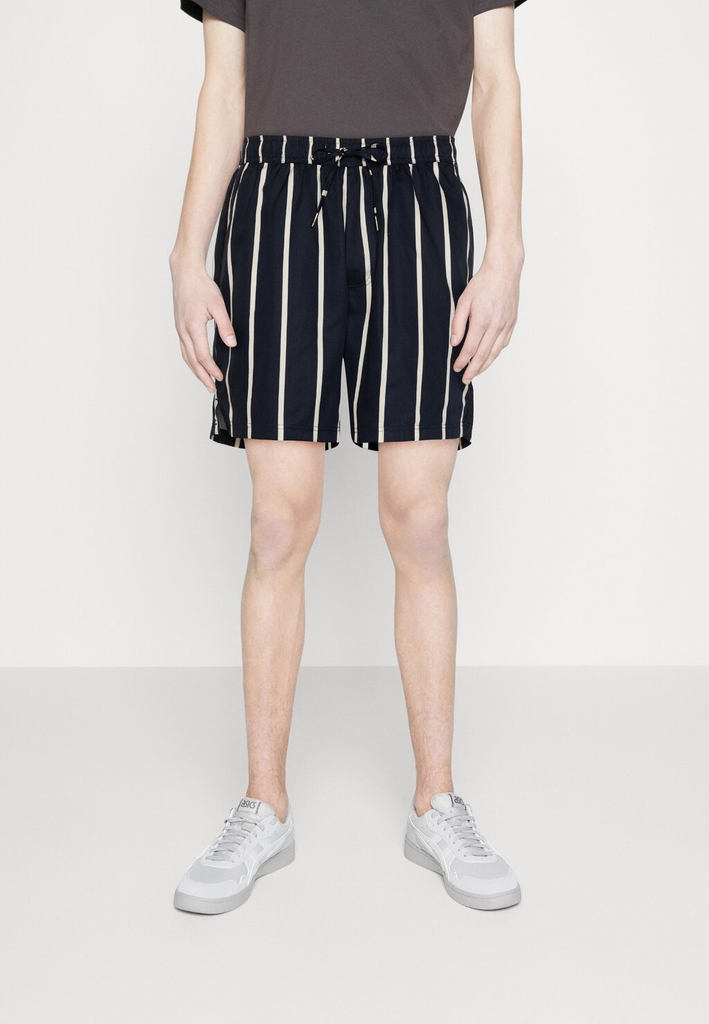 

Шорты RRBRUNO SHORTS Redefined Rebel, темно-синий пиджак