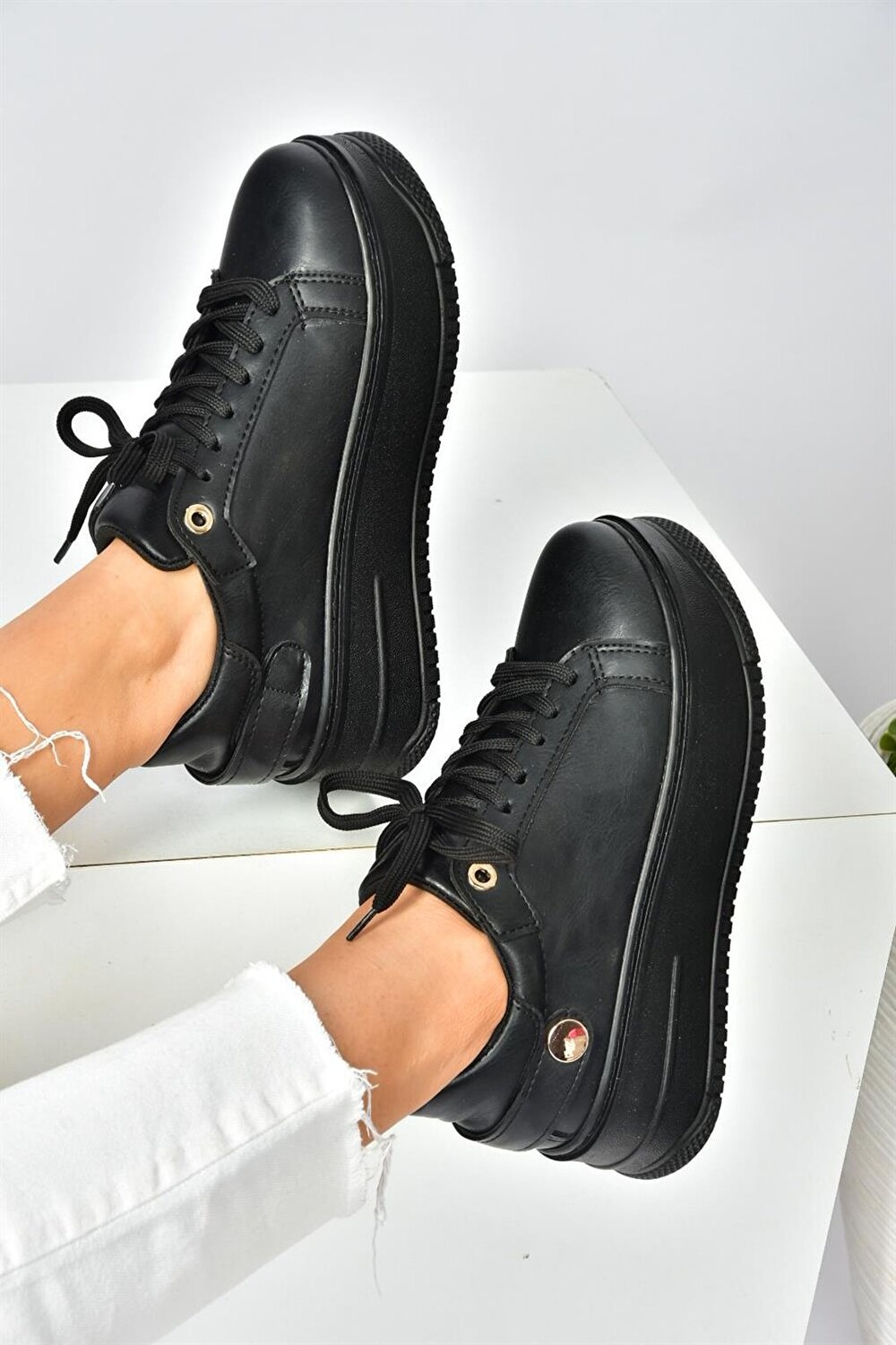 

P973518009 Черные женские кроссовки Fox Shoes