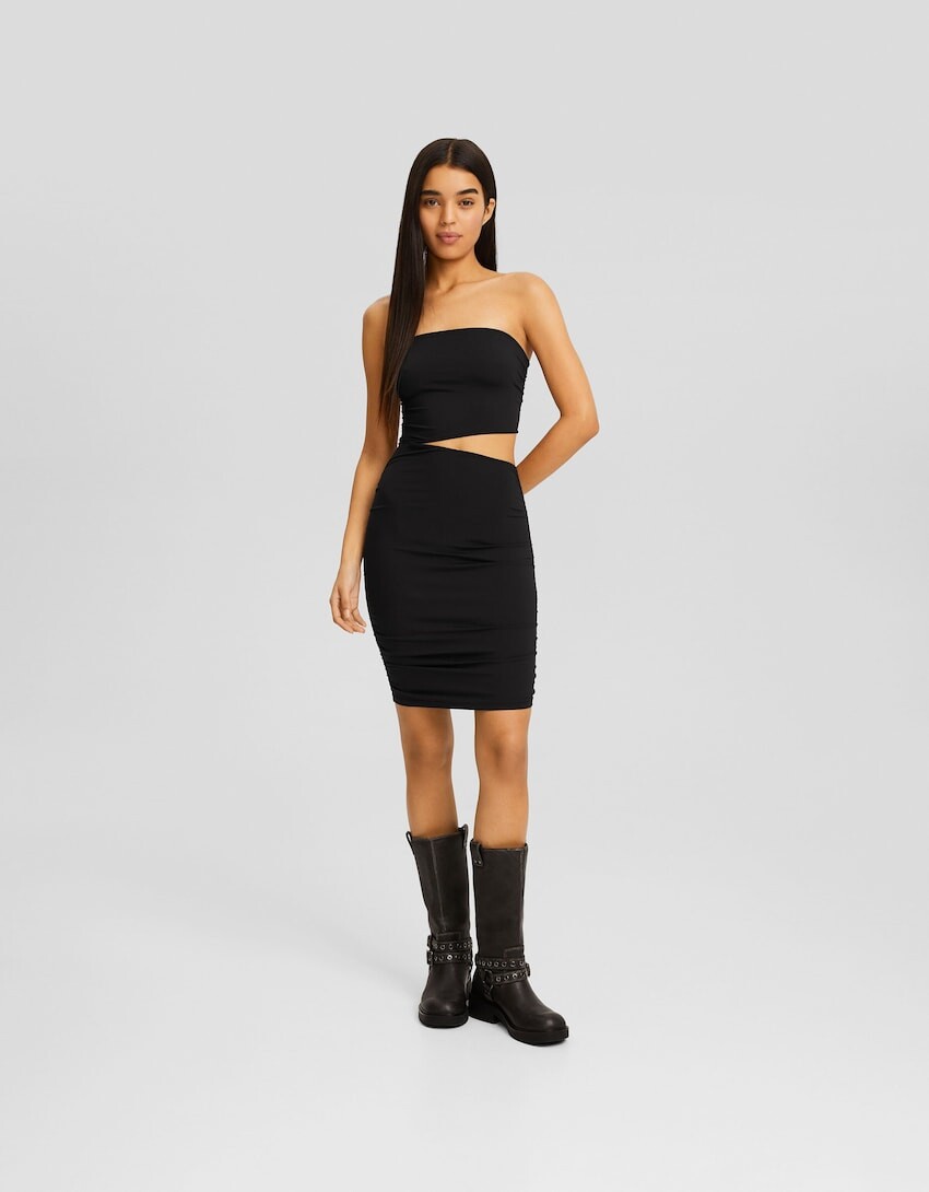 

Короткое платье с вырезом-бандо и комплектом сбоку Bershka, черный
