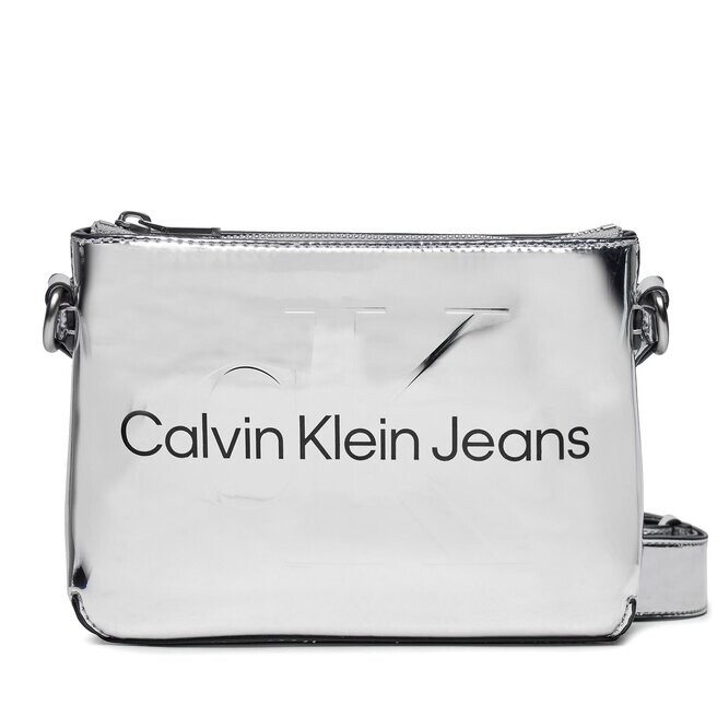 

Сумка Calvin Klein Jeans SculptedCamera, серебро