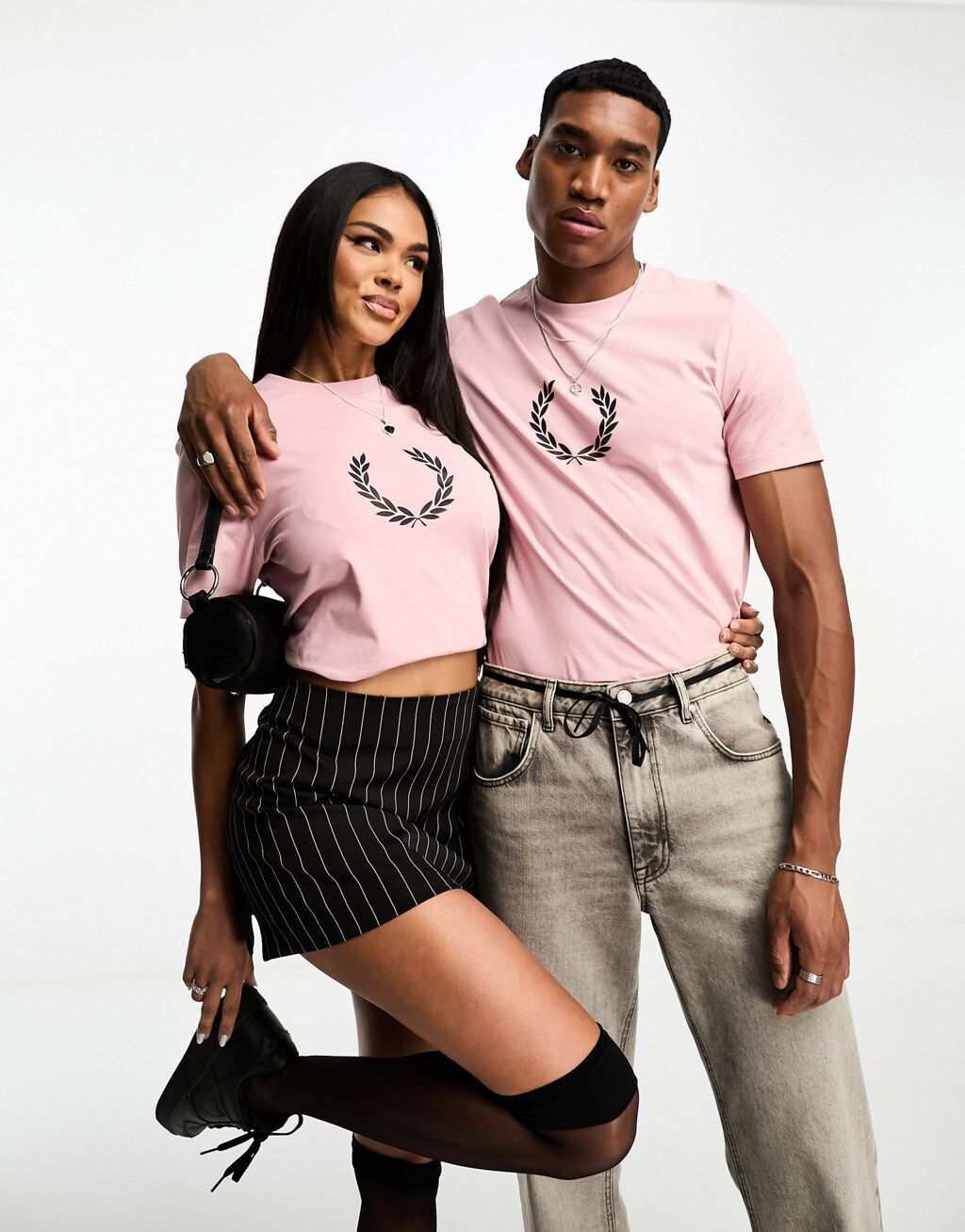 

Розовая футболка унисекс с изображением лаврового венка Fred Perry, Розовый