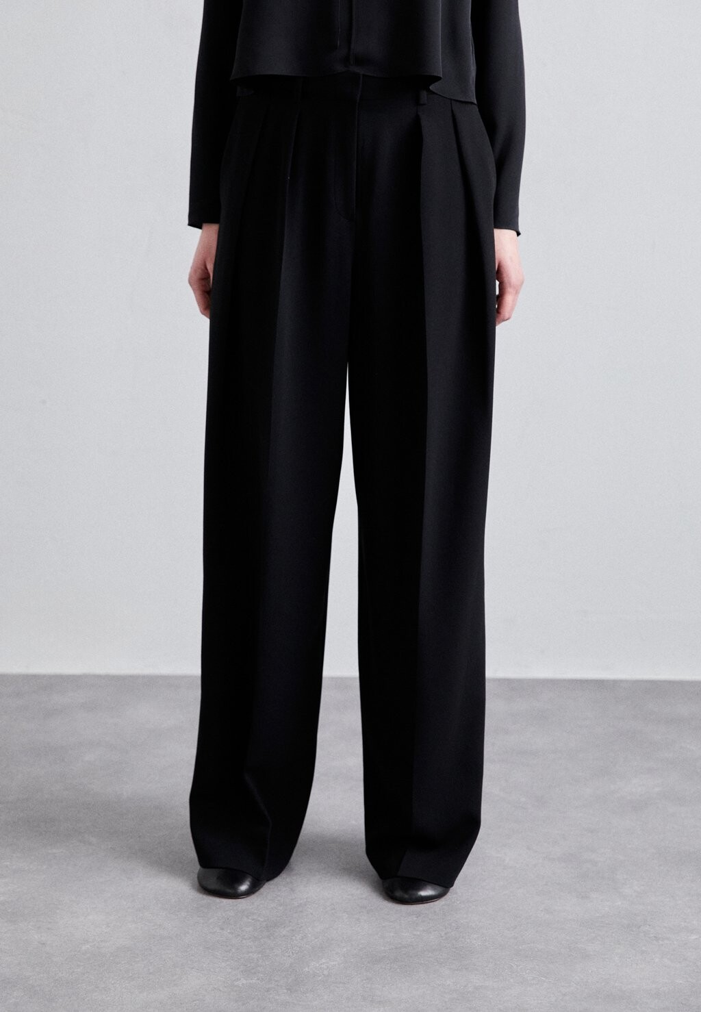 

Брюки Pleat Pant Theory, черный