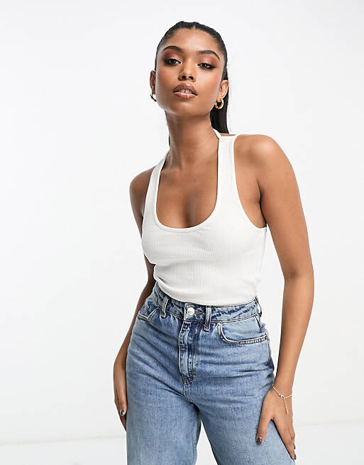 

Белый жилет в рубчик с лямками на спине ASOS DESIGN