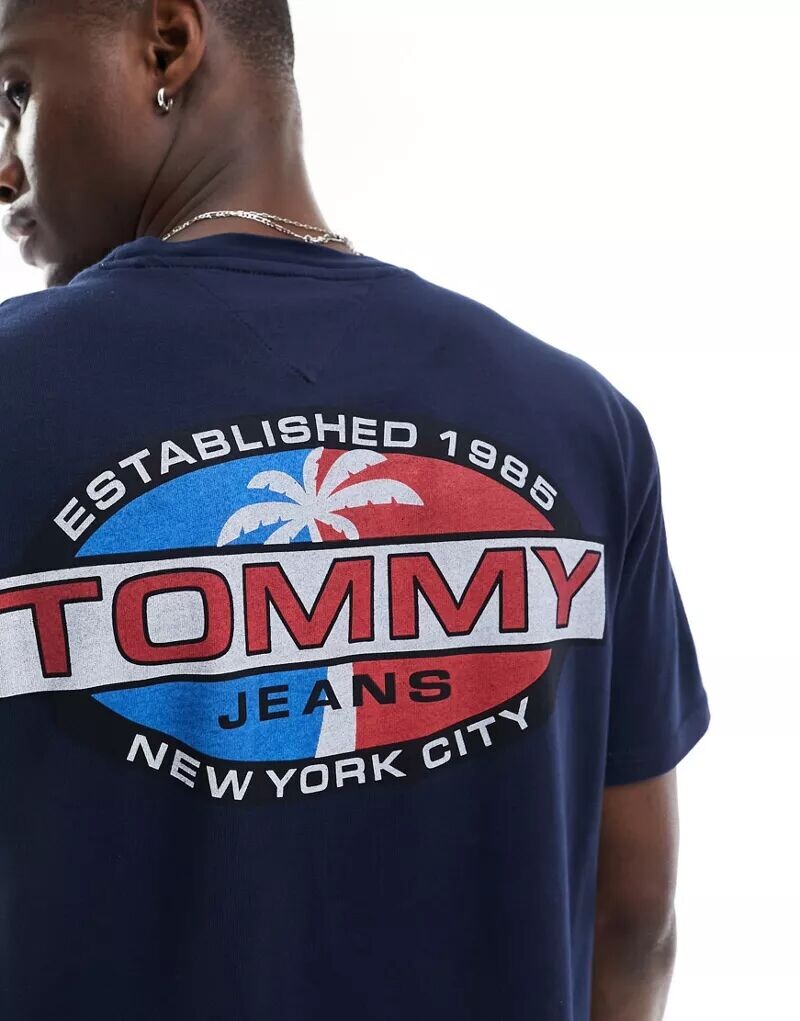 

Темно-синяя футболка Tommy Jeans с изображением пальмы на спине