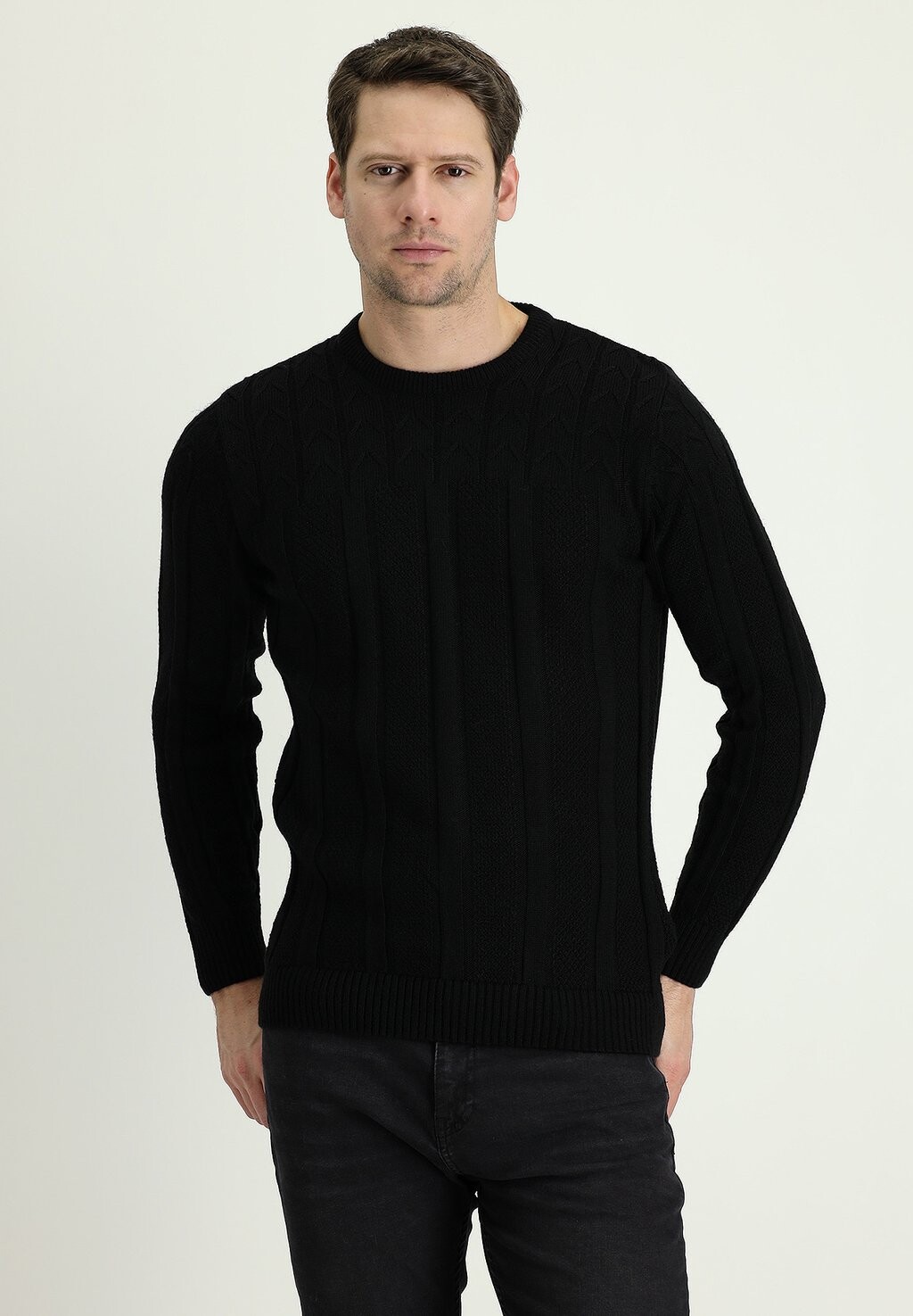 

Вязаный свитер RUNDHALSAUSSCHNITT REGULAR FIT GEMUSTERT Kigili, цвет black