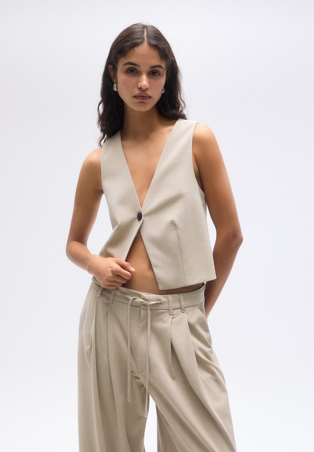 

Жилет WITH CROSSOVER BACK PULL&BEAR, цвет taupe