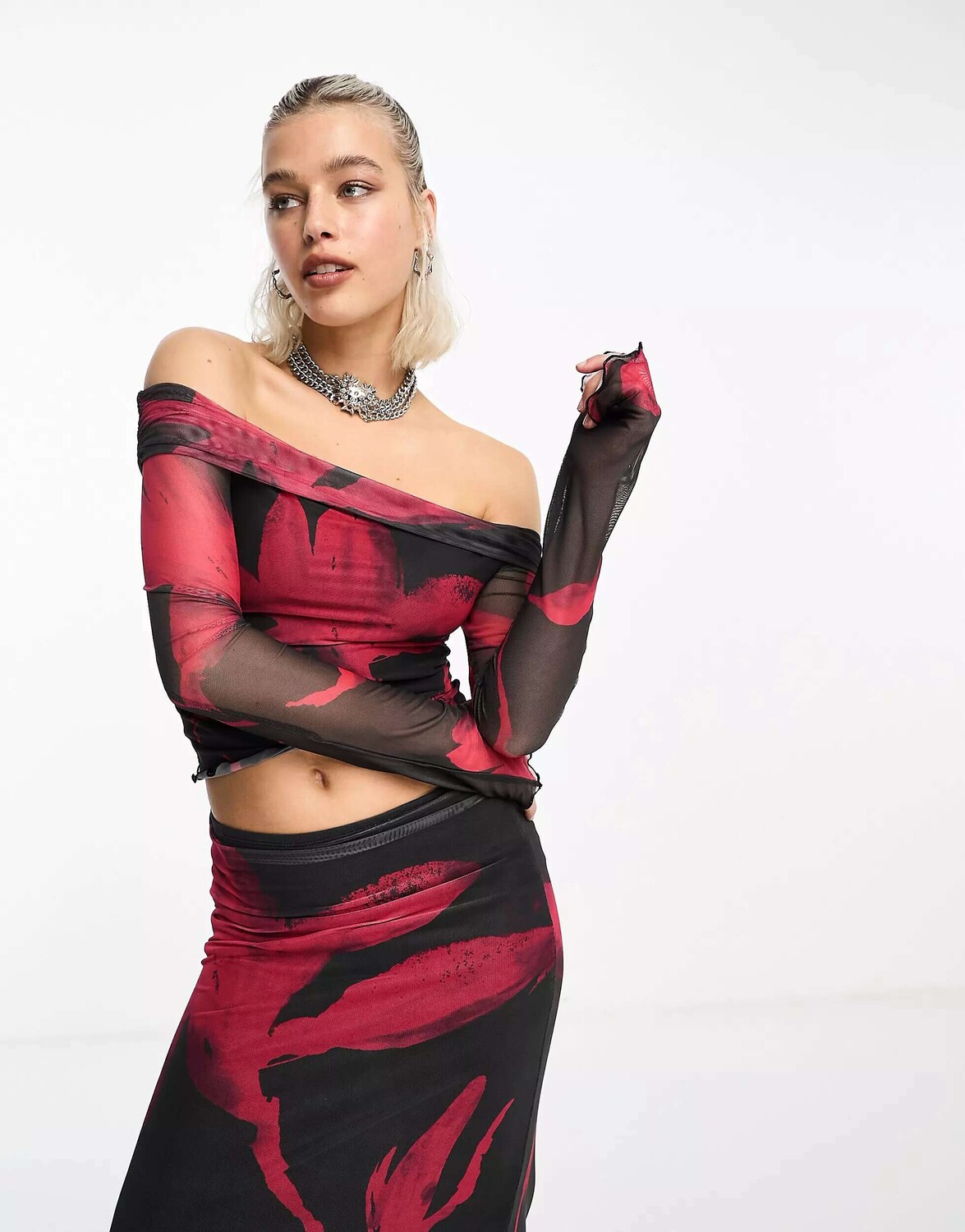 

Топ с длинными рукавами и открытыми плечами ASOS