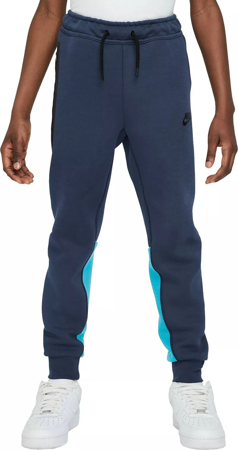 

Брюки Nike Sportswear из технического флиса для мальчиков