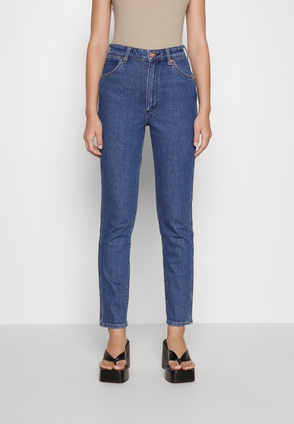 

Джинсы Slim fit Wrangler