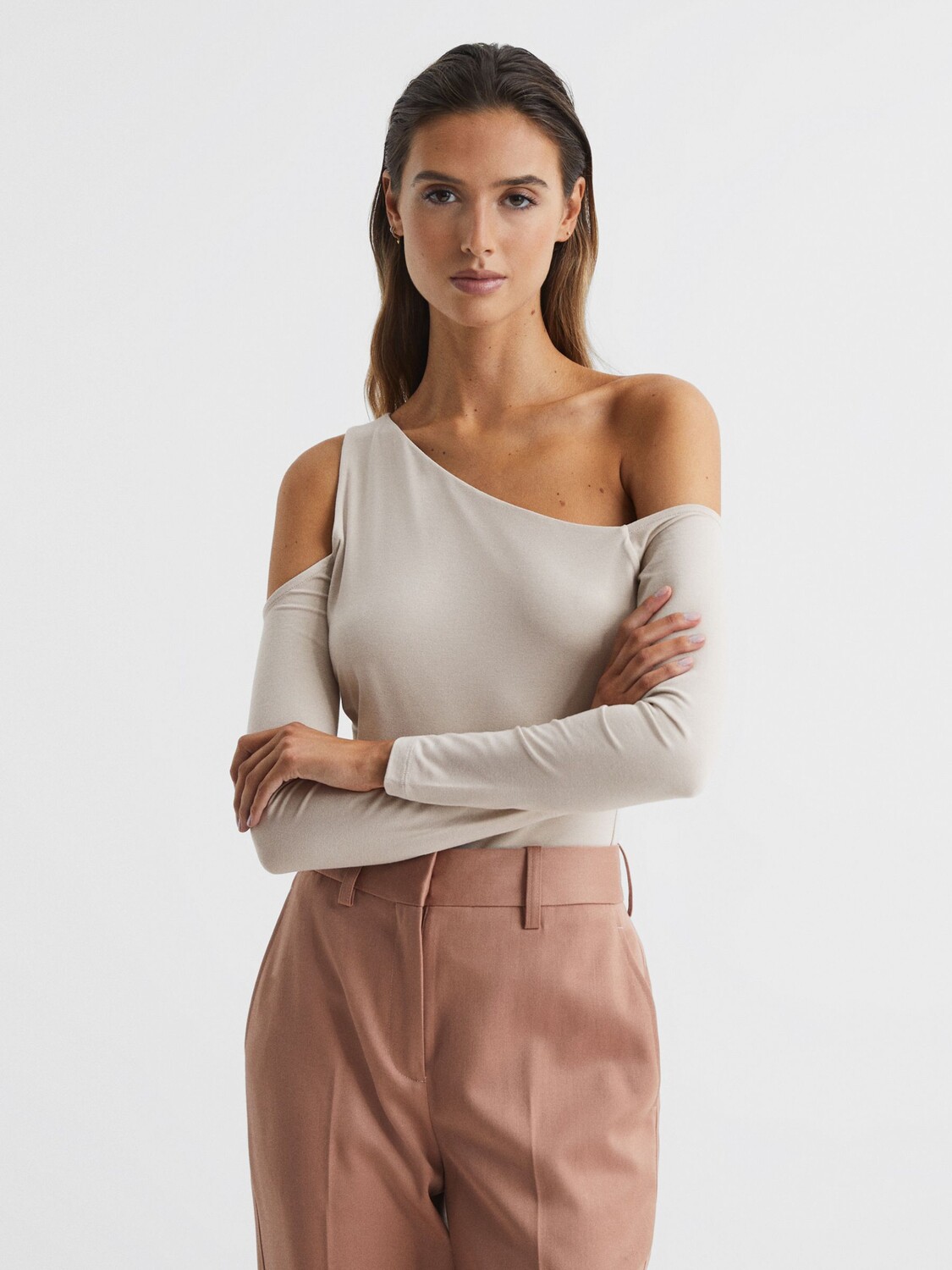 

Reiss Rosie Асимметричный топ с открытыми плечами, Шампанское